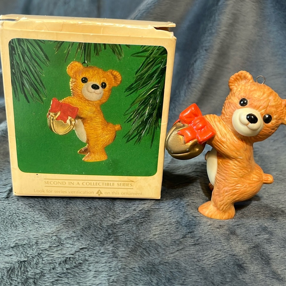 VINTAGE HALLMARK ORNAMENT 1984 CINNAMON BEAR  W BOX